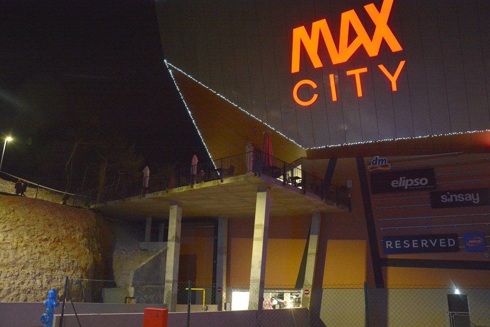 PULA, 20. 12. 2018. MAX CITY STOJA, MUŠKARAC PAO S TERASE, snimio Neven LAZAREVIĆ